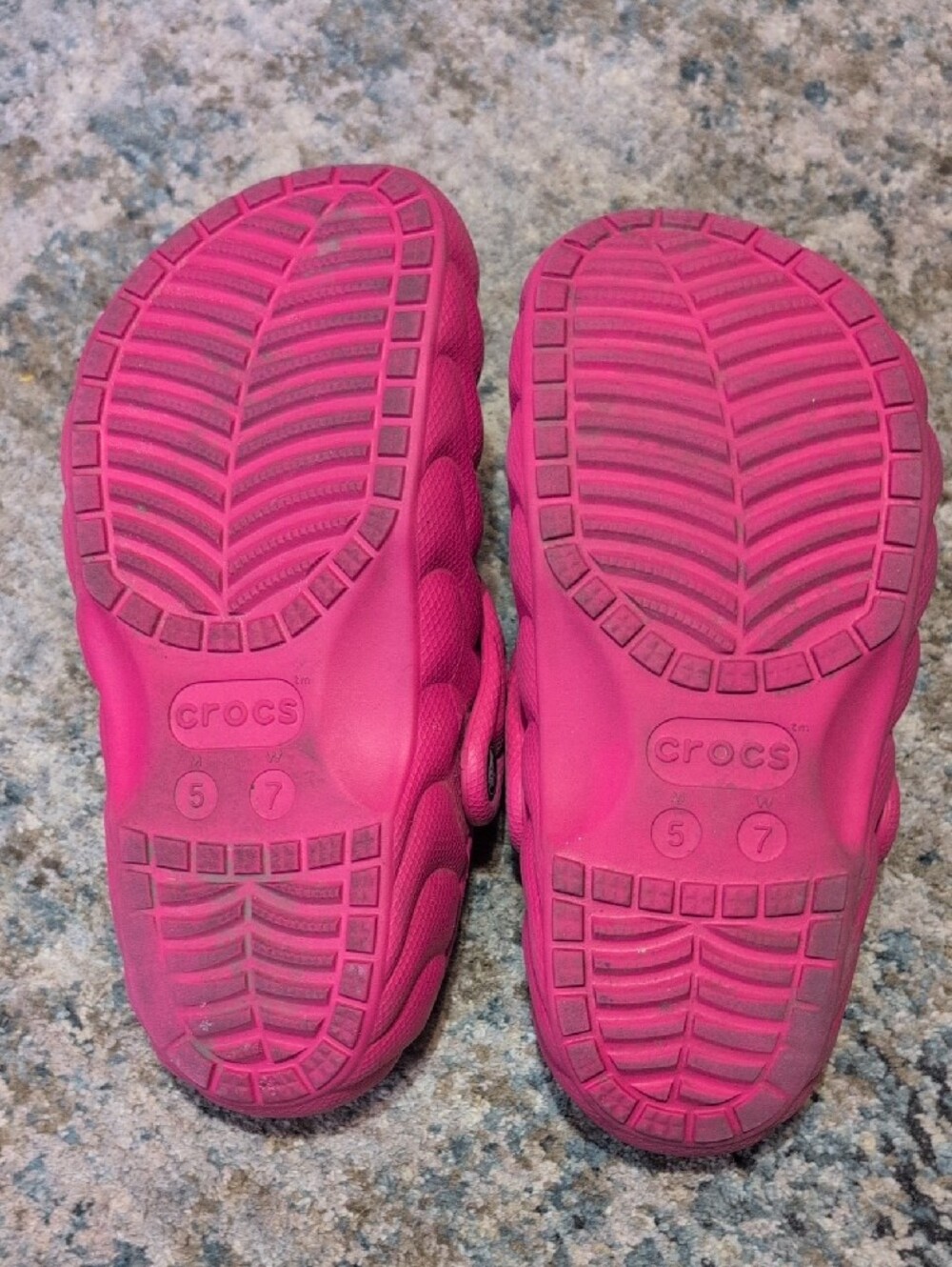 Crocs Hot Pink Fleece Lined Clogs M5/W7 - Picture 6 of 9